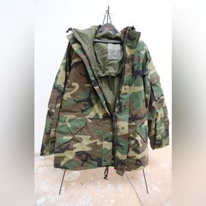 Gortex mens military jacket. XL-long